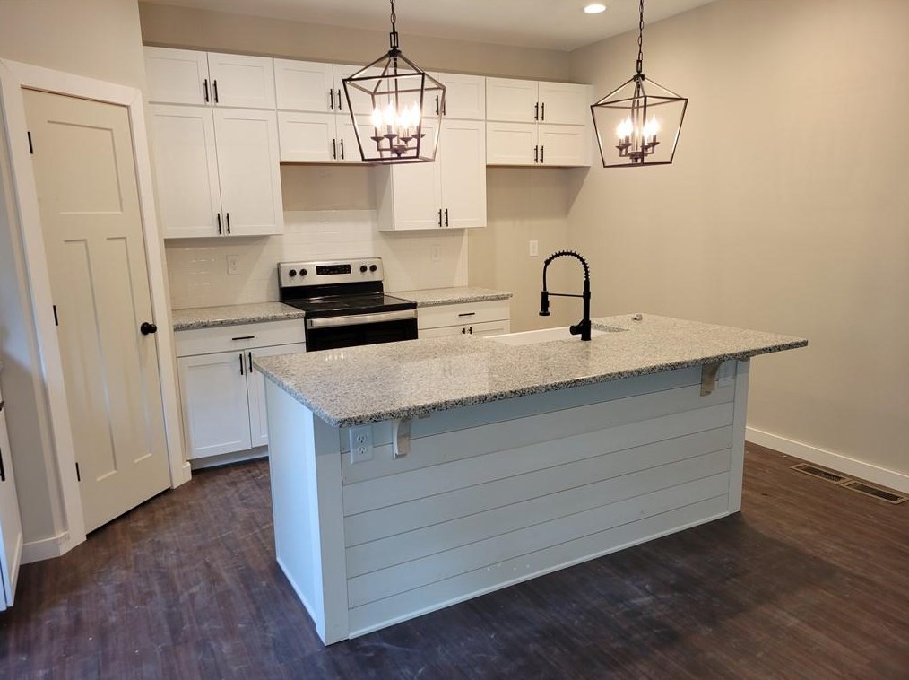 215 Harris Ct, Ball Ground, GA 30107