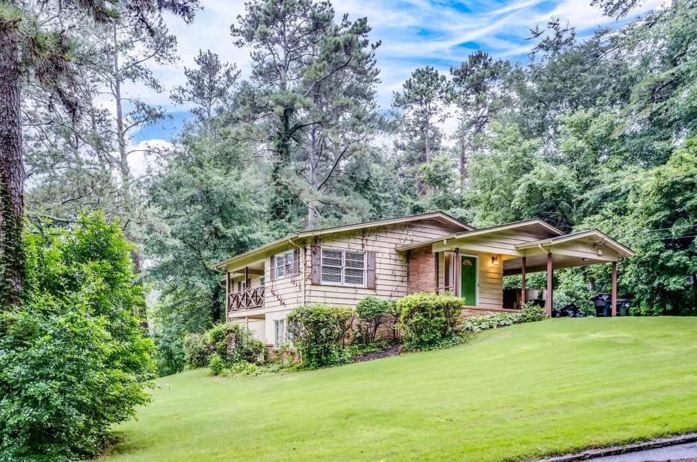 6885 Sunny Brook Ln, Atlanta, GA 30328-2124