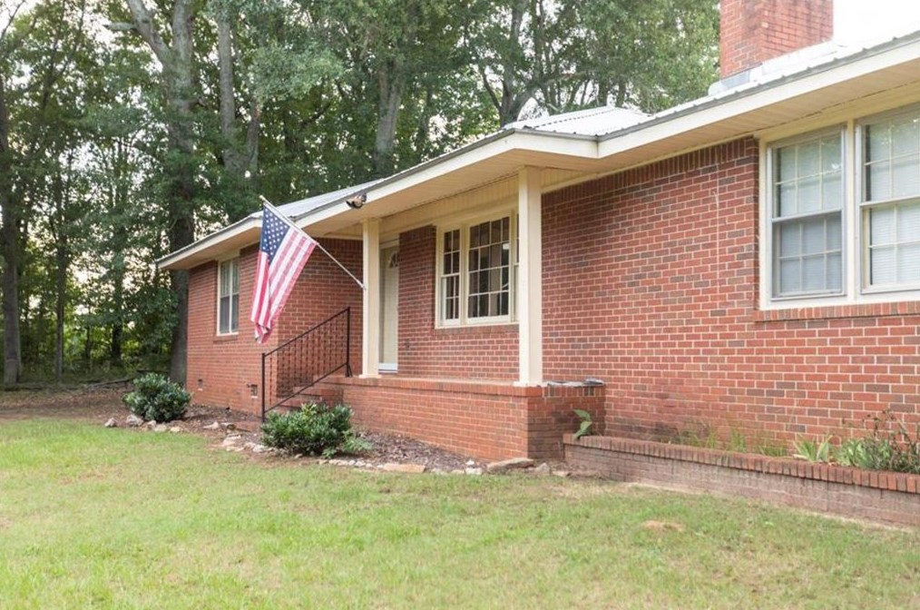 171 Carver Dr, Social Circle, GA 30025