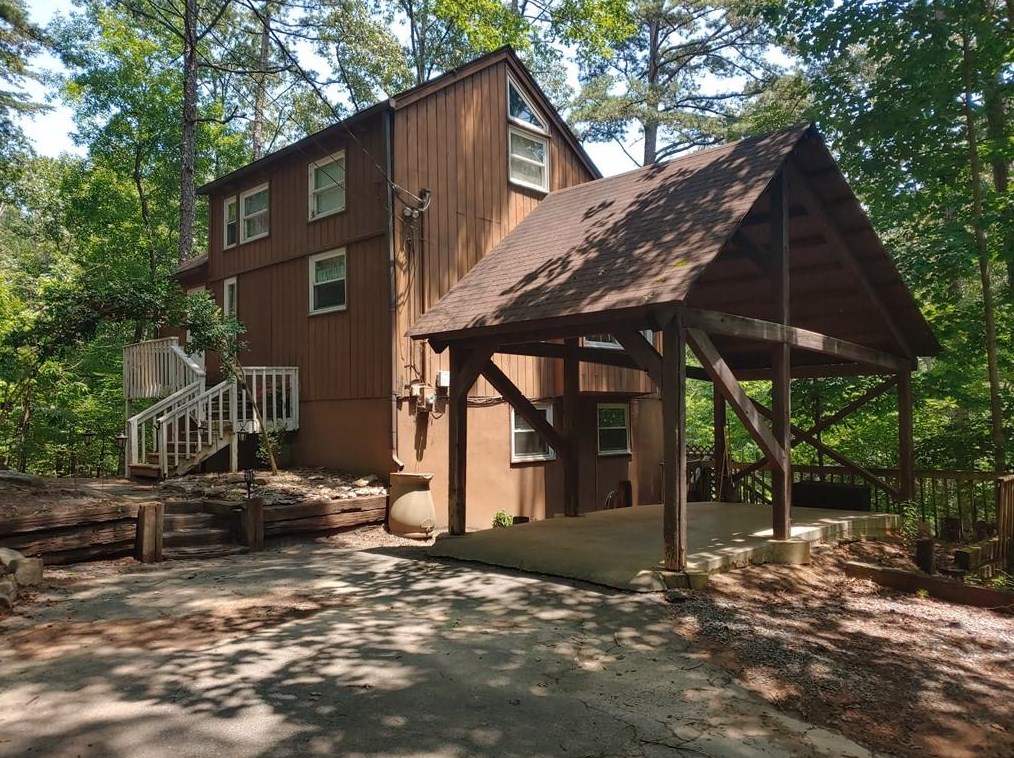 225 Chickasaw Dr, Waleska, GA 30183-3921