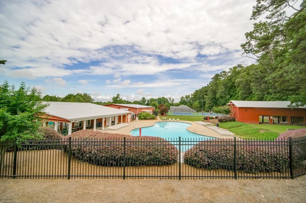 305 Retreat Way, Carrollton, GA 30116