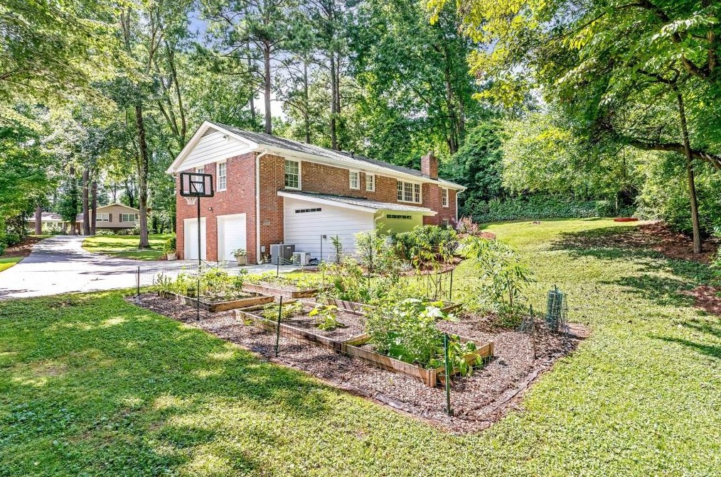 35 Whispering Way, Atlanta GA  exterior