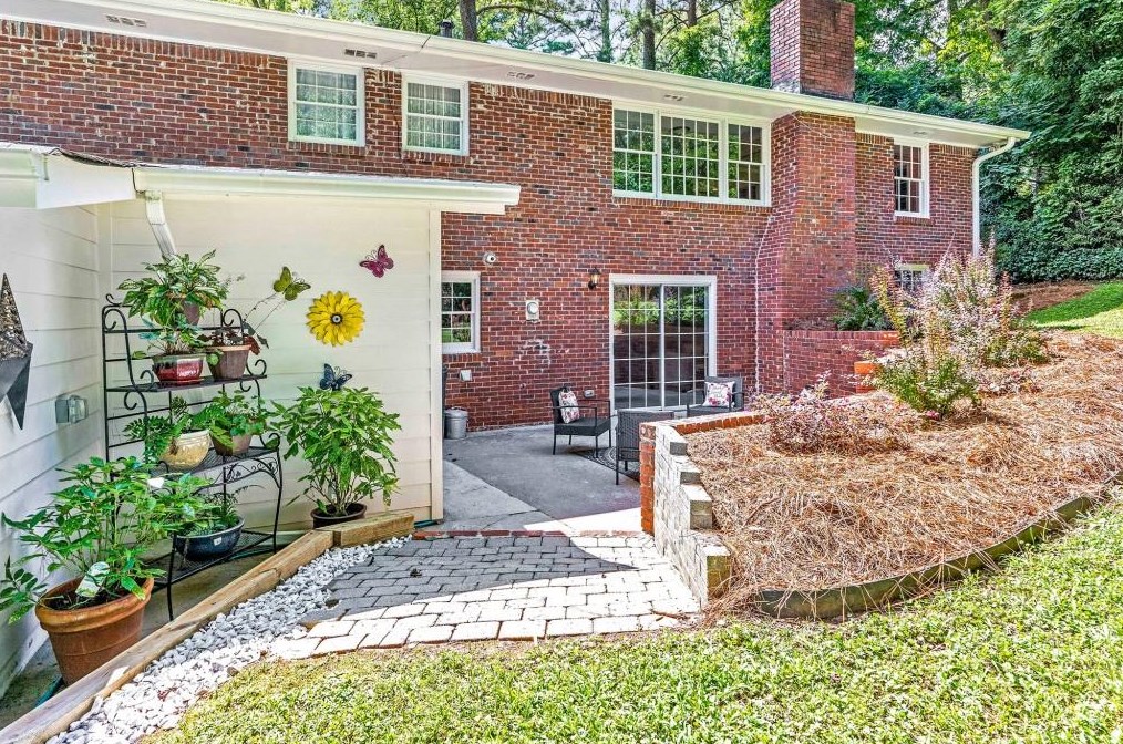 35 Whispering Way, Atlanta GA  exterior