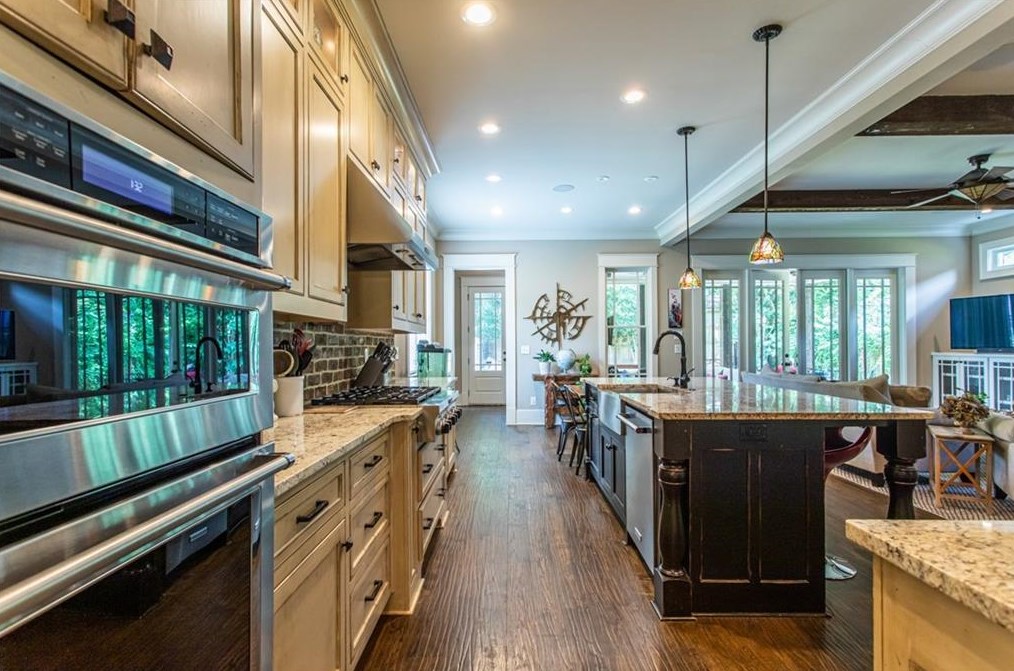 694 Yorkshire Rd, Atlanta GA  30306-3251 exterior