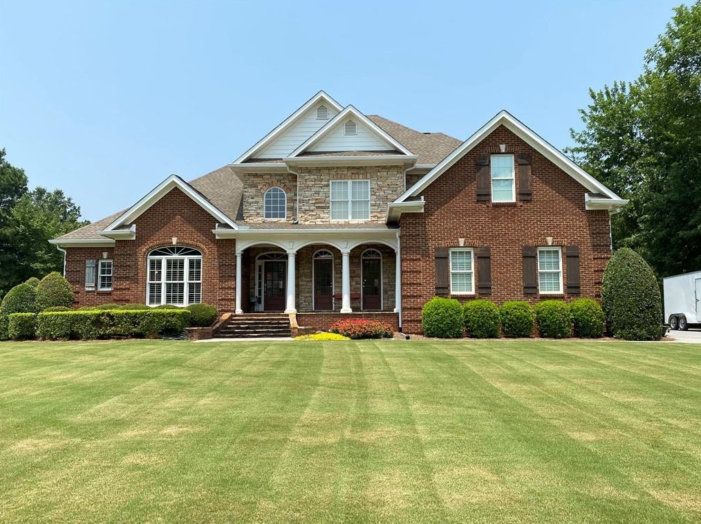 102 Covington Ln, Calhoun, GA 30701-3682