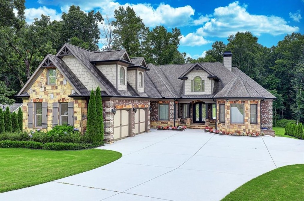 1942 Azalea Dr, Lawrenceville, GA 30043-3282