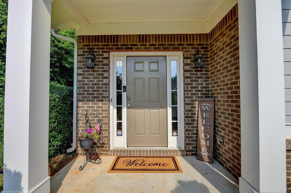 6220 Cove Creek Dr, Flowery Branch, GA 30542-2633