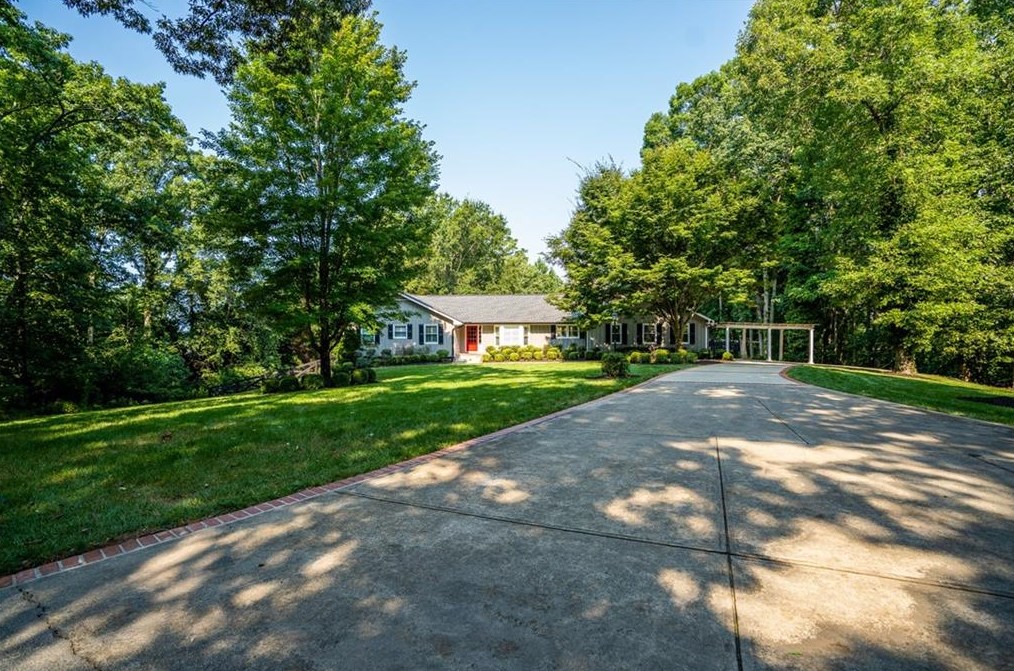 1855 Cox Rd, Roswell, GA 30075-6349