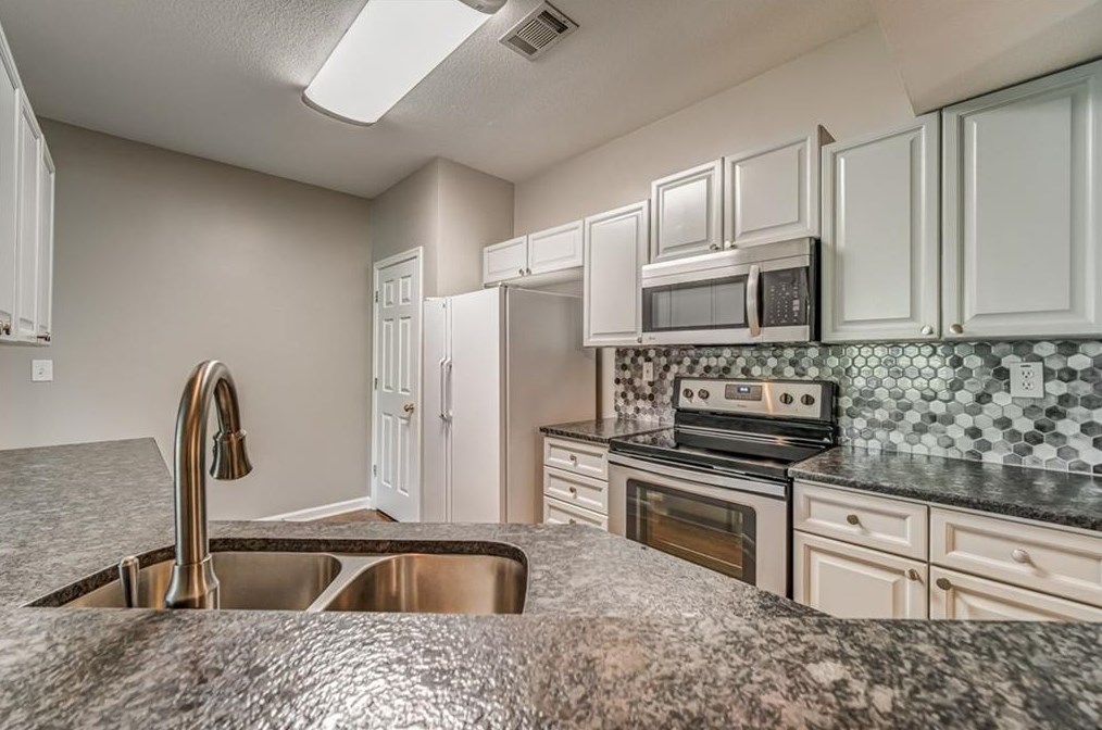 534 Sandringham Dr, Alpharetta GA 30004-4972 exterior