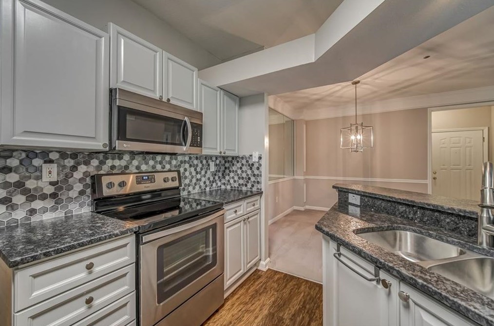 534 Sandringham Dr, Alpharetta GA 30004-4972 exterior