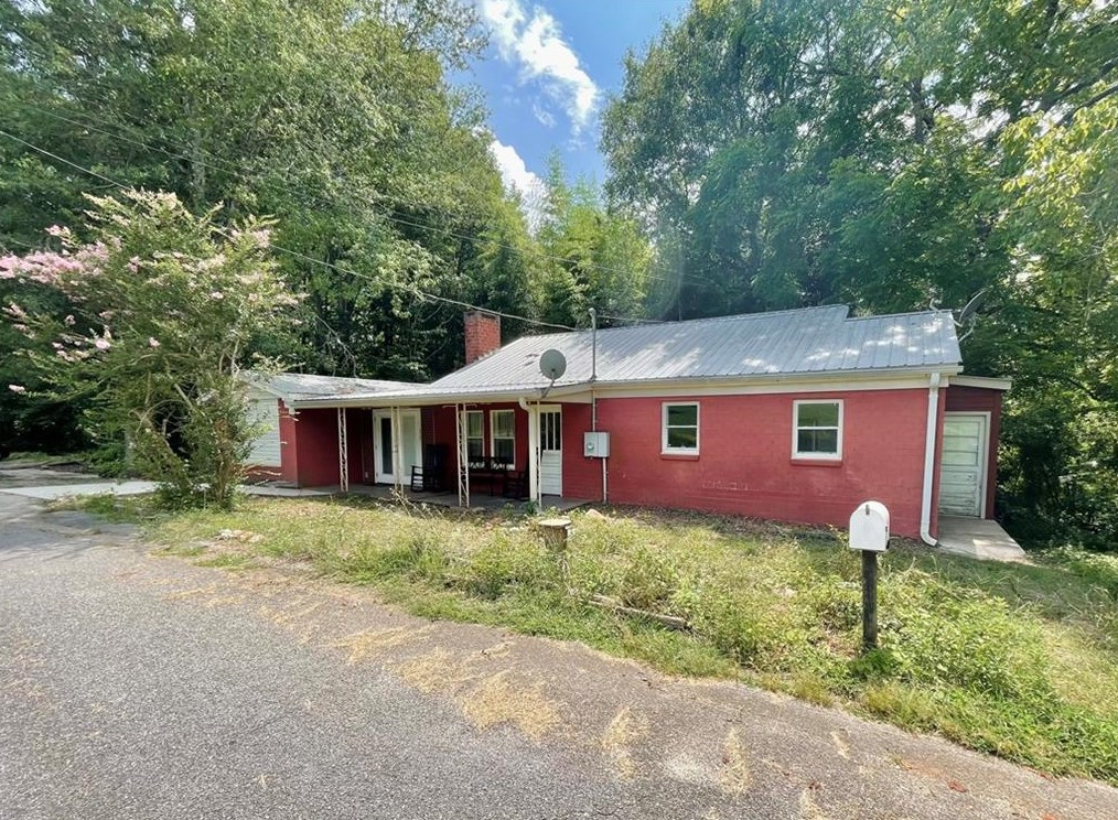 239 Young Dr, Clarkesville, GA 30523