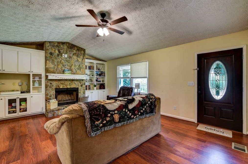 1515 Royale Castle Dr, Lawrenceville, GA 30043-6947