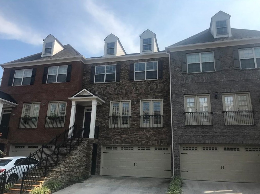 4007 Manchester Cir, Roswell GA  30075-8287 exterior