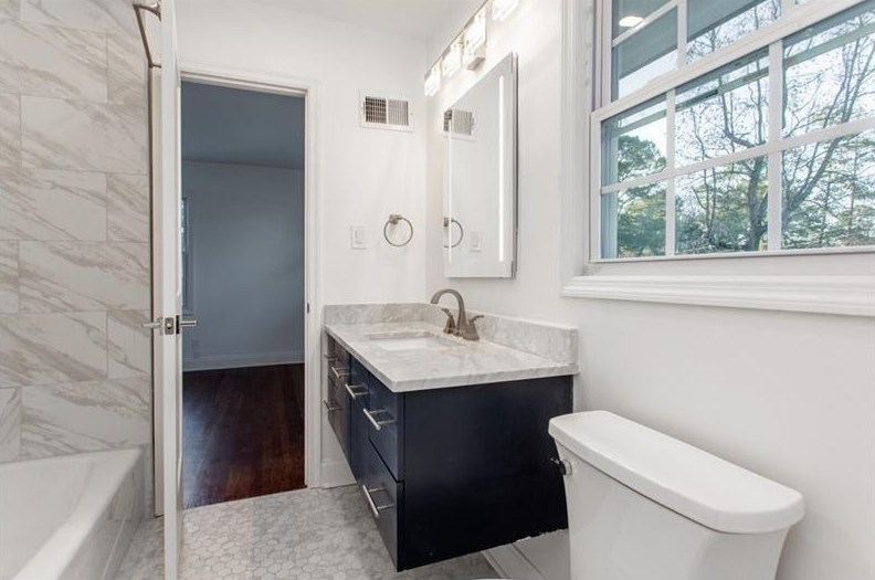 1635 Spruce Valley Dr, Decatur GA  30033-2503 exterior