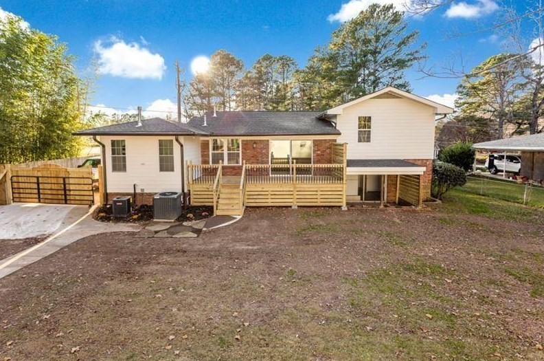 1635 Spruce Valley Dr, Decatur GA  30033-2503 exterior