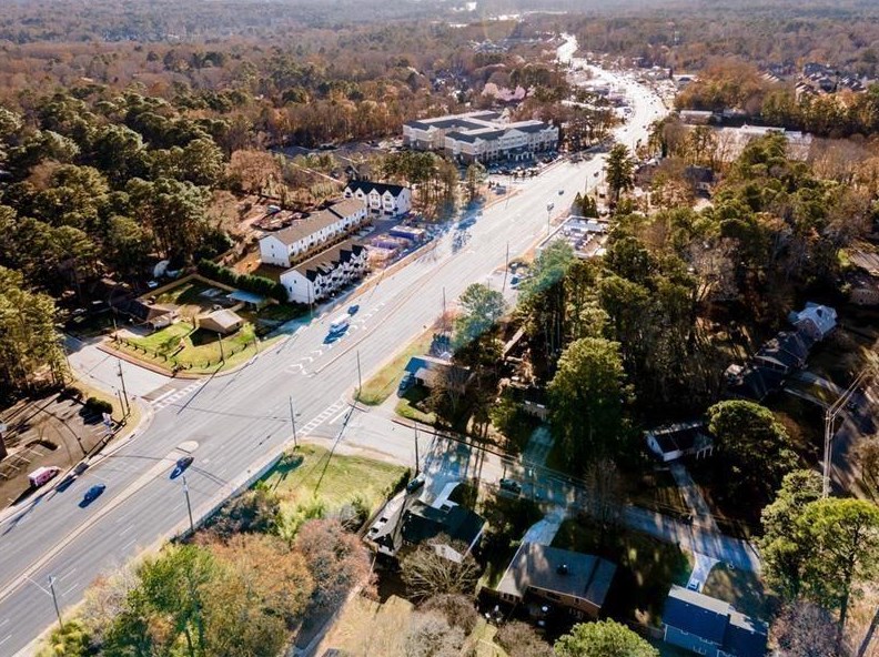 1635 Spruce Valley Dr, Decatur GA  30033-2503 exterior