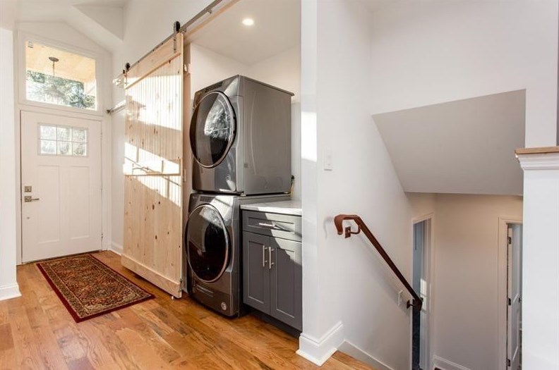 1635 Spruce Valley Dr, Decatur GA  30033-2503 exterior