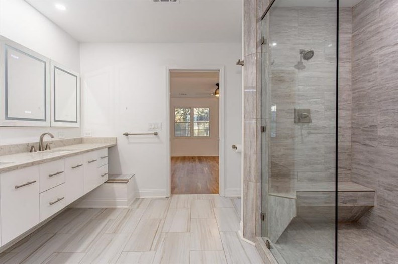 1635 Spruce Valley Dr, Decatur GA  30033-2503 exterior