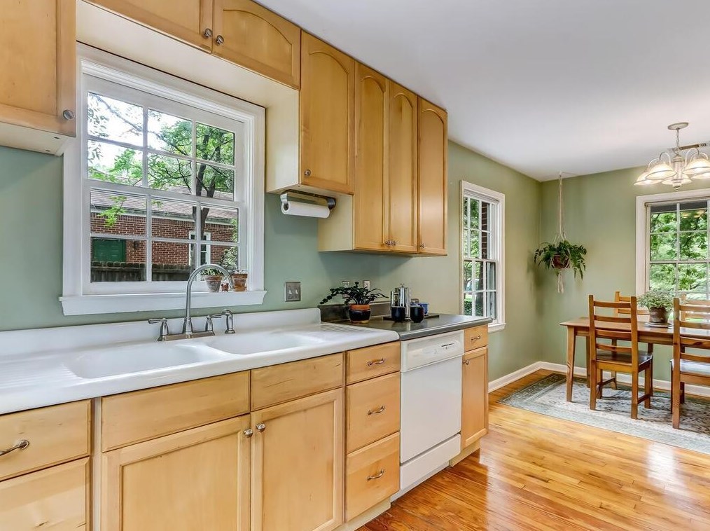 473 Bridlewood Cir, Decatur GA  30030-1619 exterior