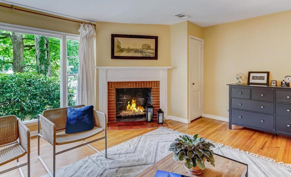 473 Bridlewood Cir, Decatur GA  30030-1619 exterior