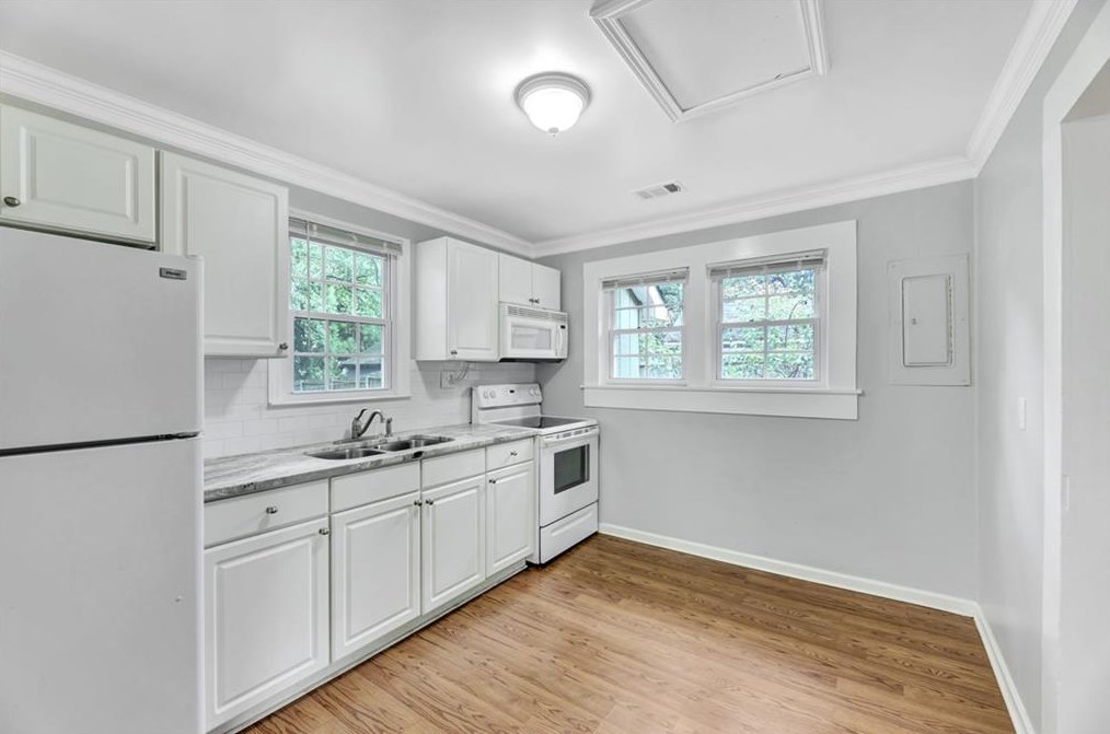 4230 Weaver St, Smyrna GA  30080-6422 exterior