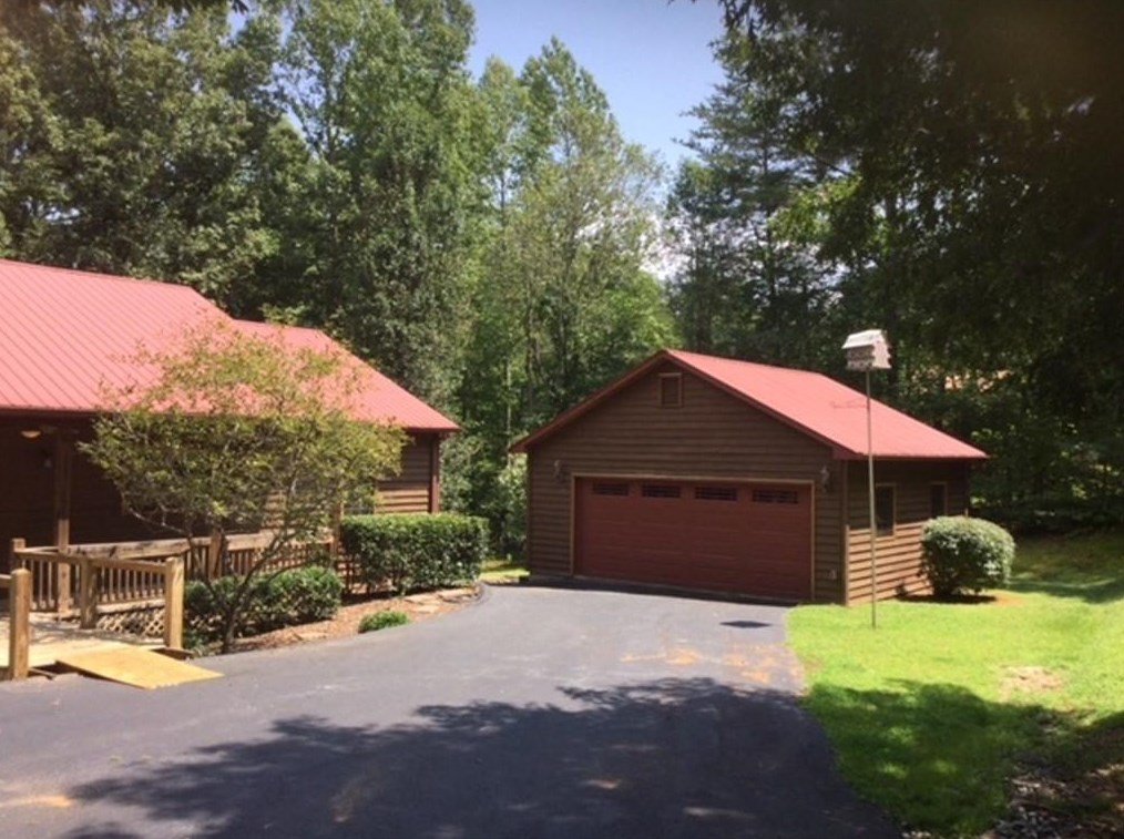 125 Woods Dr, Dahlonega, GA 30533