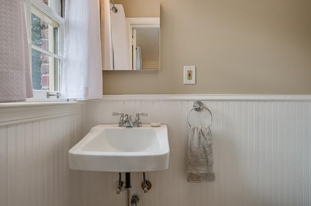 2540 Wilson Woods Dr, Decatur GA  30033-3741 exterior