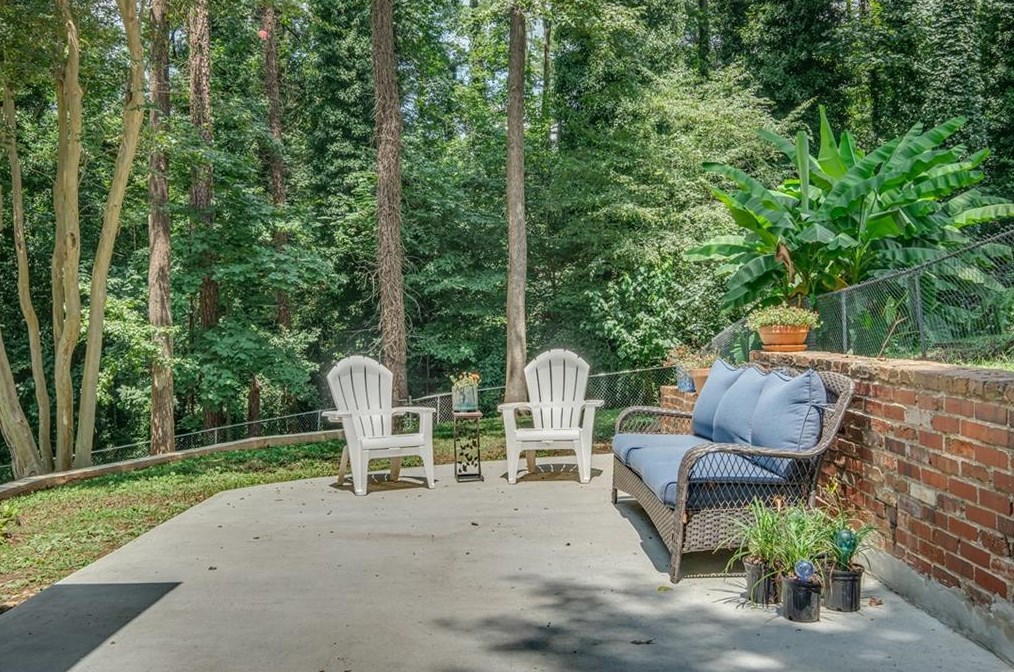 2540 Wilson Woods Dr, Decatur GA  30033-3741 exterior