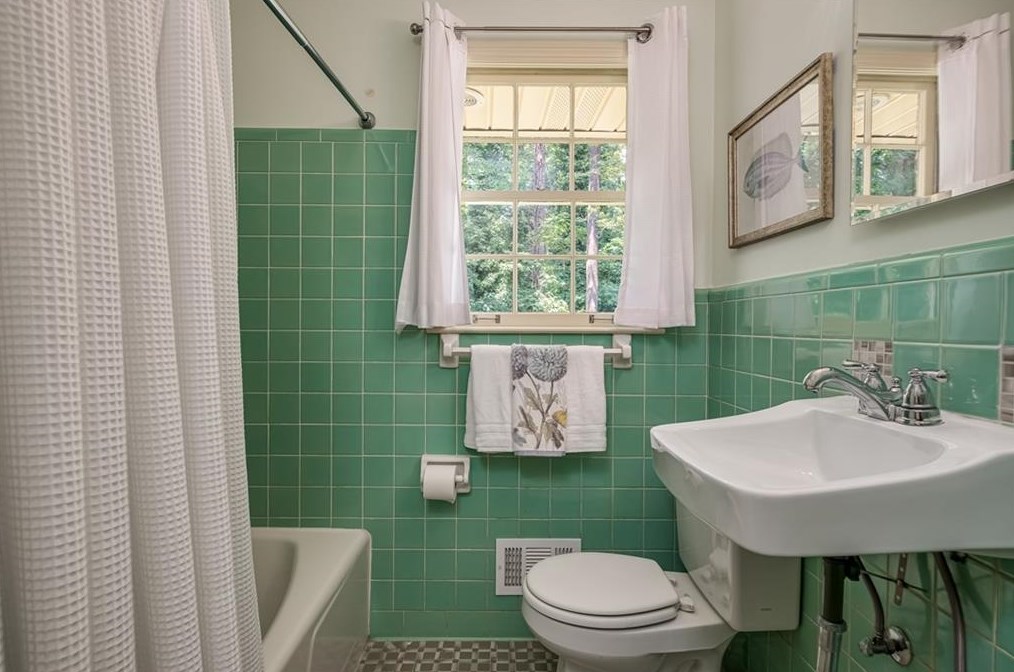 2540 Wilson Woods Dr, Decatur GA  30033-3741 exterior