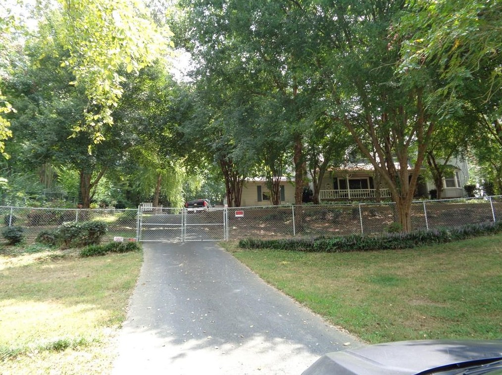 103 Crestmont Dr, Calhoun, GA 30701-2249