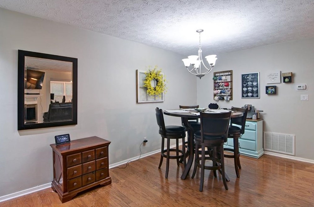 3203 Canyon Point Cir, Roswell, GA 30076