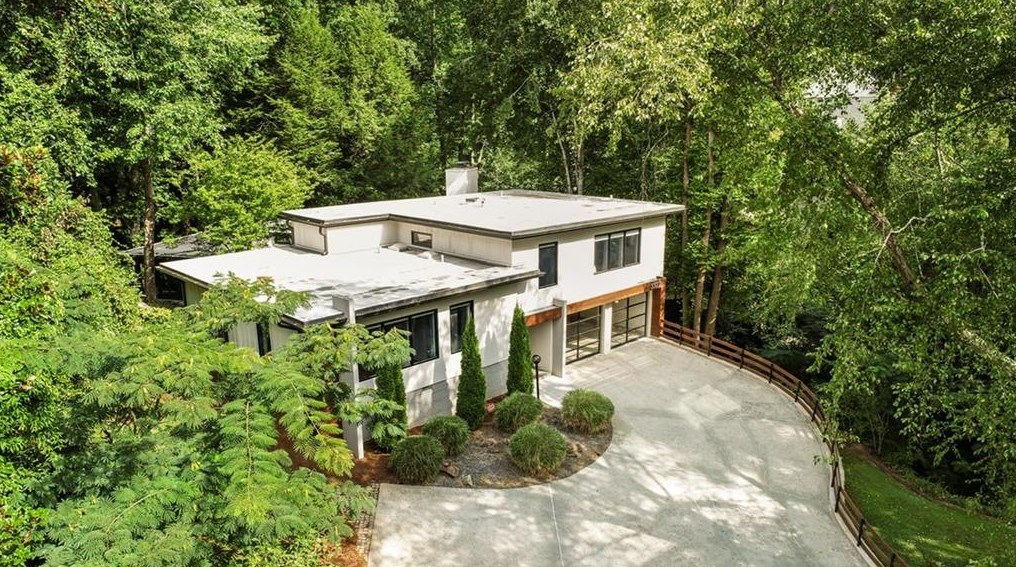 3322 Pinestream Rd, Atlanta GA  30327-2204 exterior