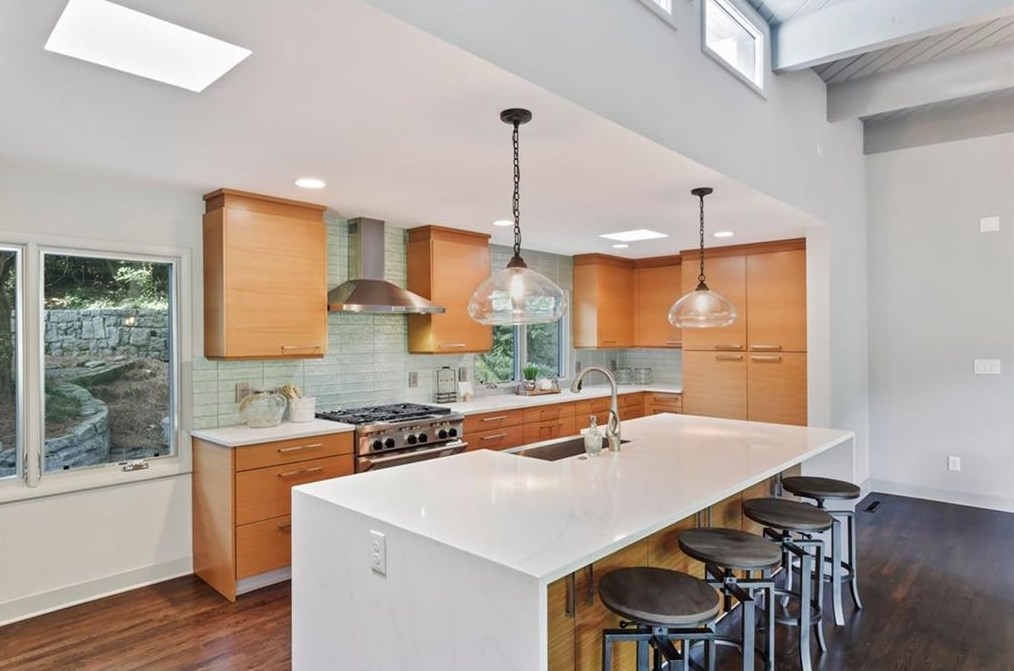 3322 Pinestream Rd, Atlanta GA  30327-2204 exterior