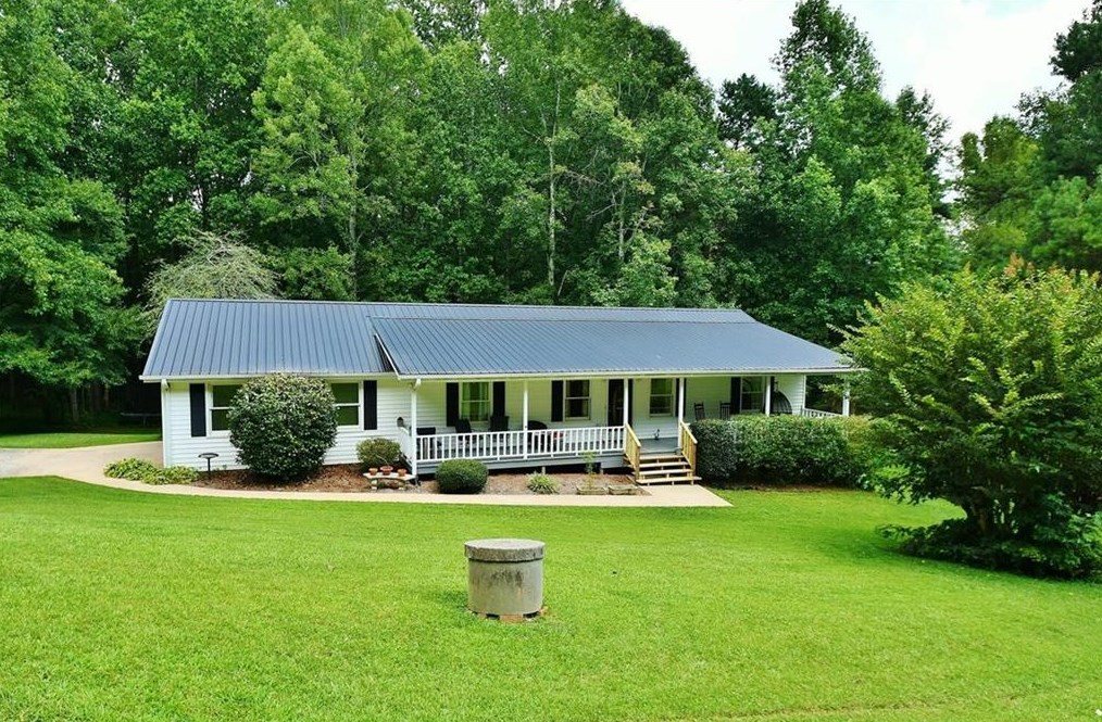 6211 Brookfield Dr, Murrayville, GA 30564-1441
