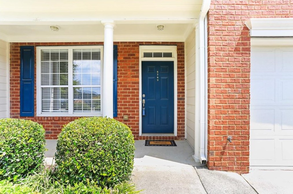 6249 Shoreview Cir, Flowery Branch, GA 30542