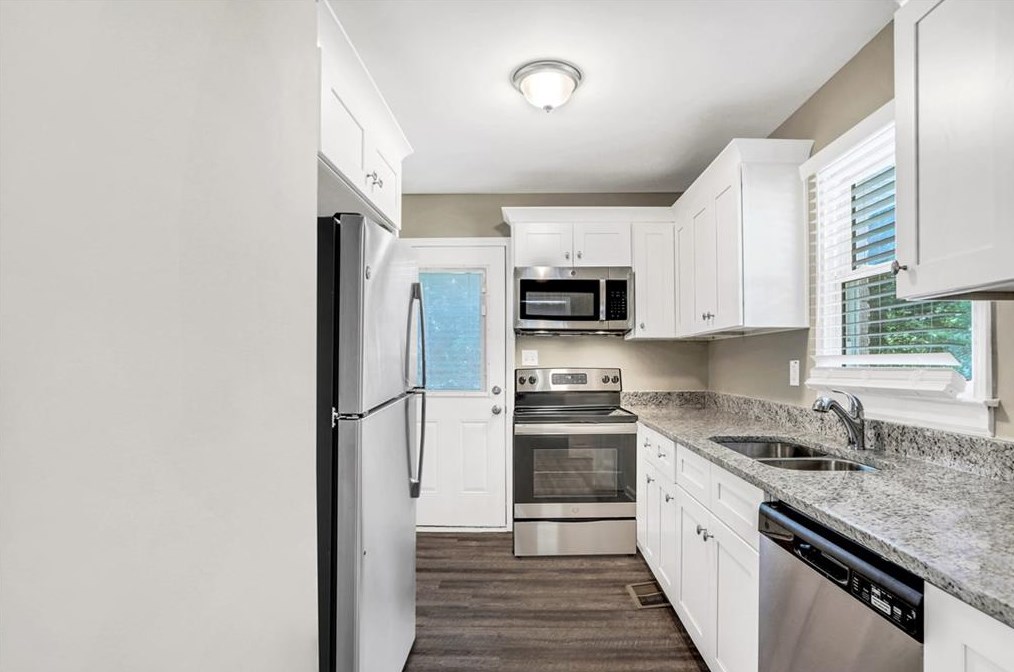 29 Oak Dr, Atlanta GA  30354-2619 exterior