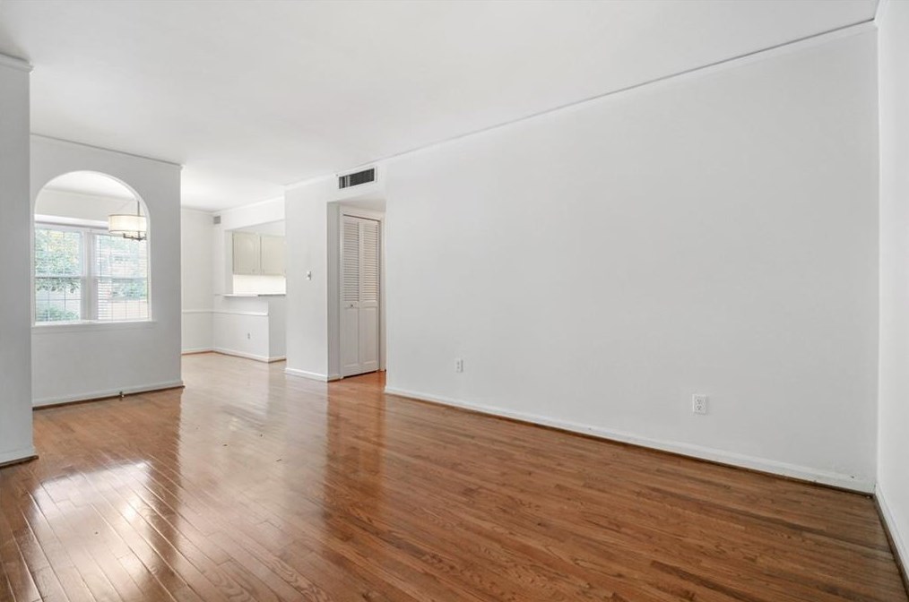 133 Woodmere Sq, Atlanta, GA 30327-4034