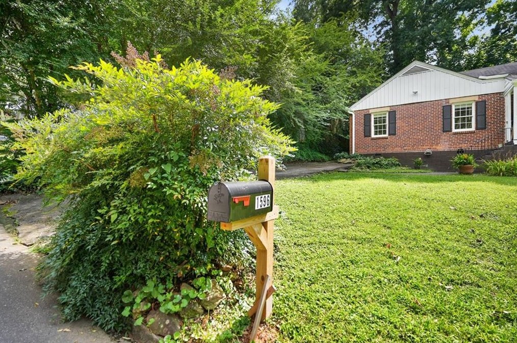 1596 Steele Dr, Atlanta, GA 30309-2275