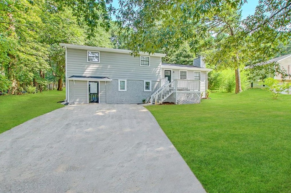 6520 Chickasaw Dr, Douglasville, GA 30135