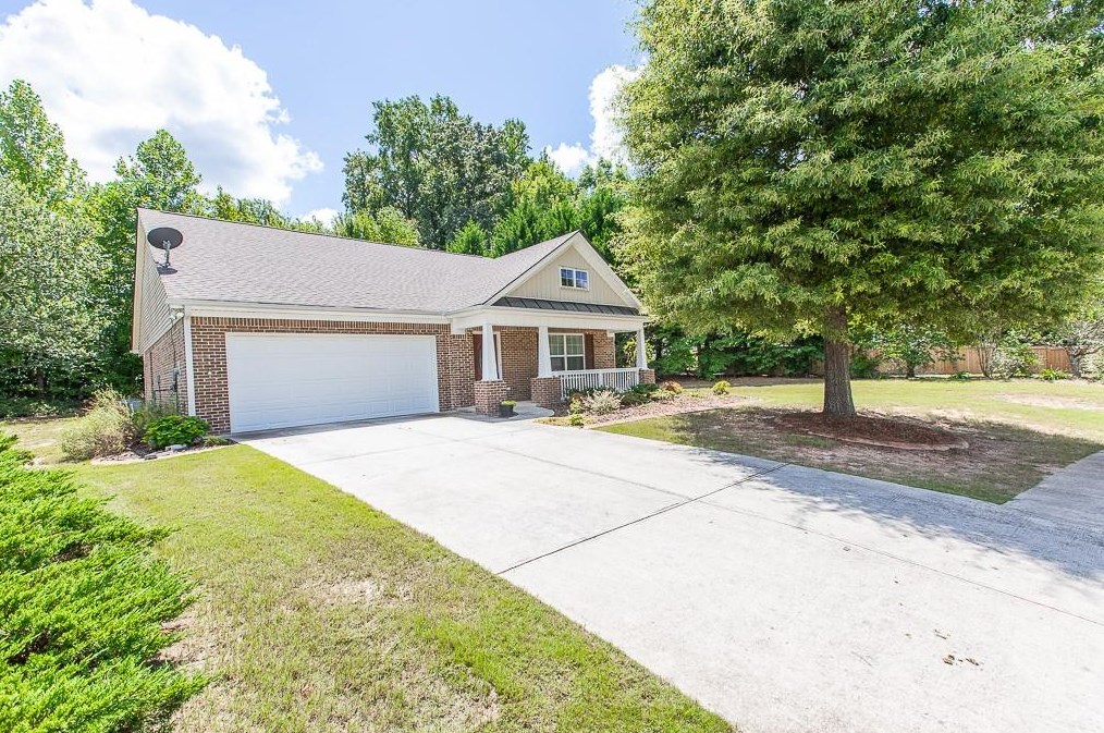 198 Lakeview Bend Cir, Jefferson, GA 30549