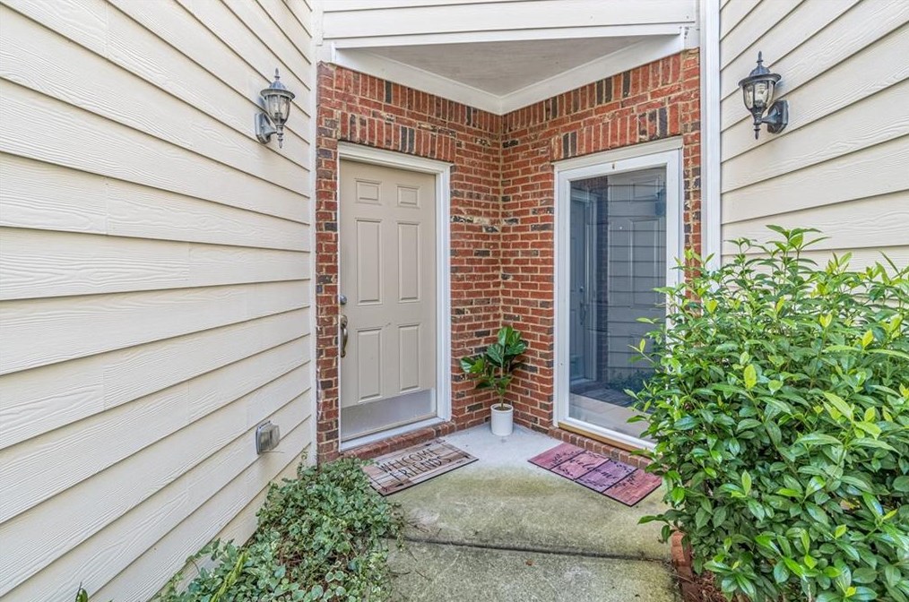 886 Ivydale Ln, Lawrenceville, GA 30045-7819