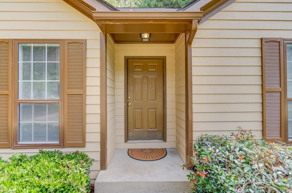 855 James Path Ct, Lawrenceville, GA 30044-5120