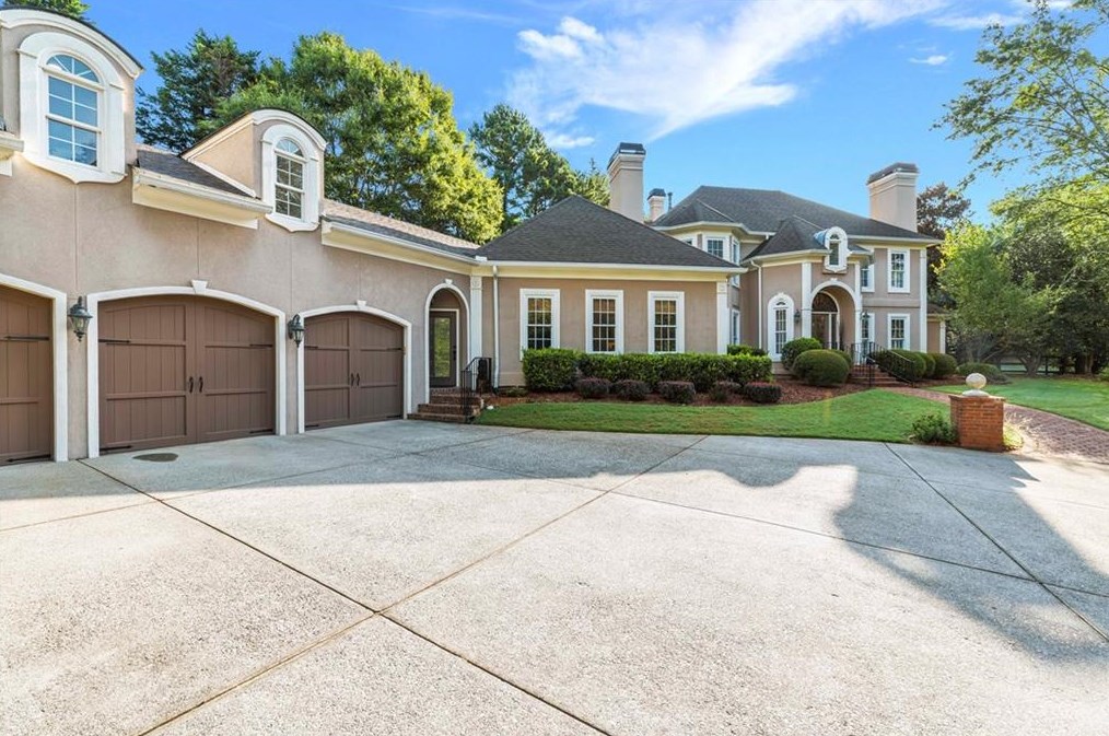 215 Berkshire Ln, Alpharetta GA  30004-3735 exterior