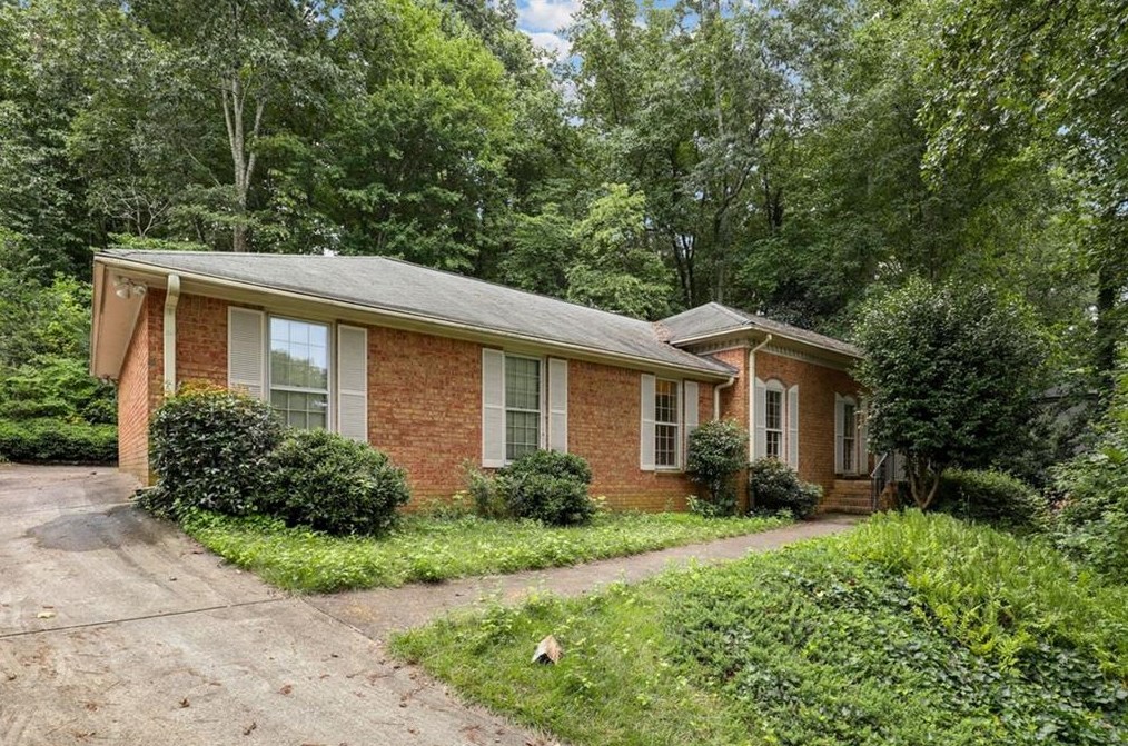 575 Oakhaven Dr, Roswell, GA 30075-1255