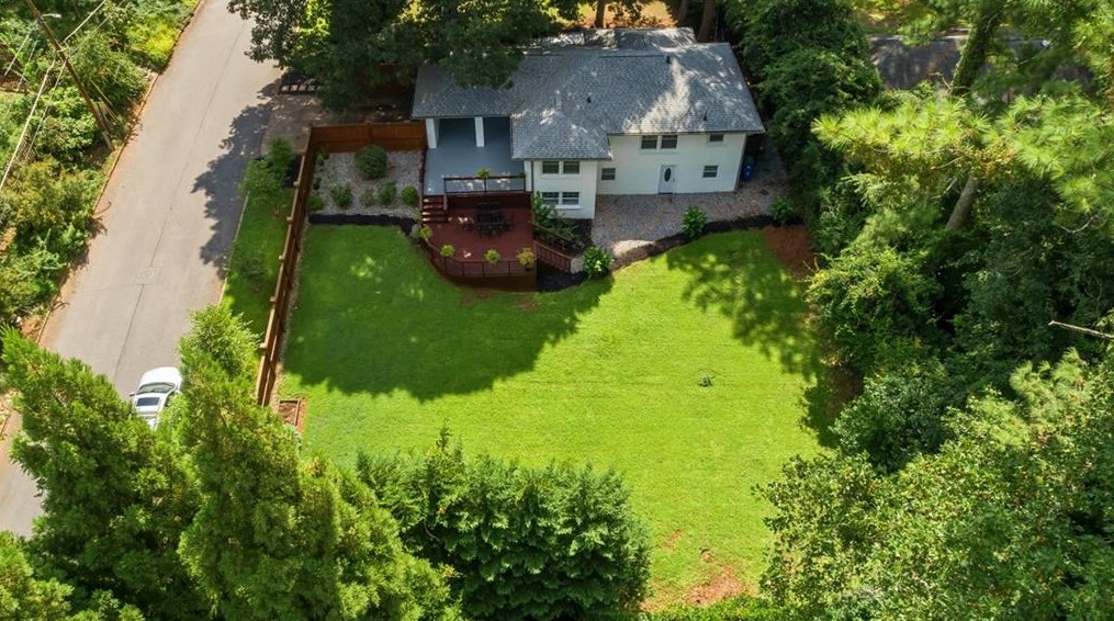 2069 Wilandrew Dr, Decatur GA  30033-0019 exterior