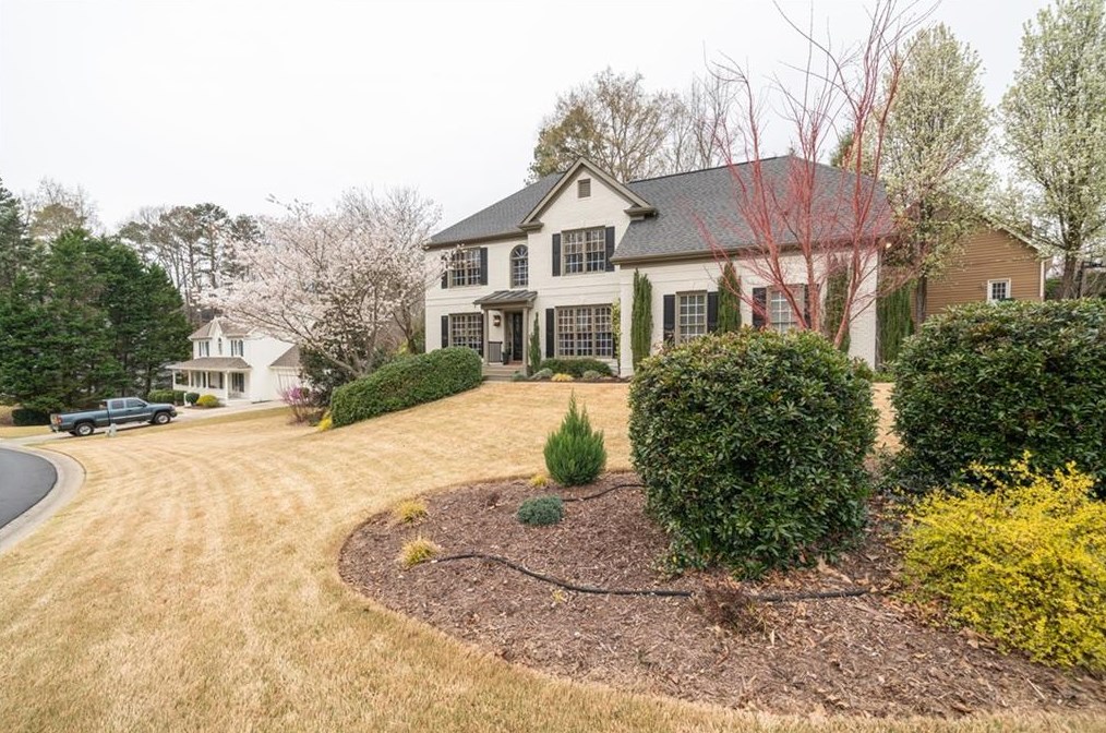 501 Deer Cliff Ct, Holly Springs, GA 30189