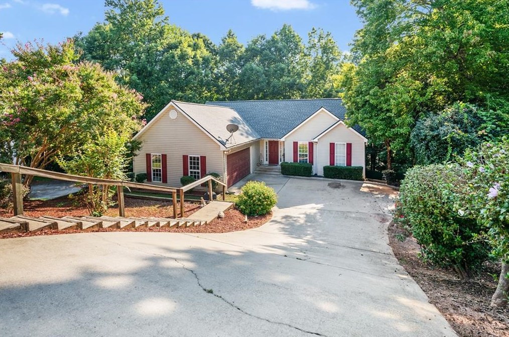 4112 Chase Pl, Flowery Branch, GA 30542-5723