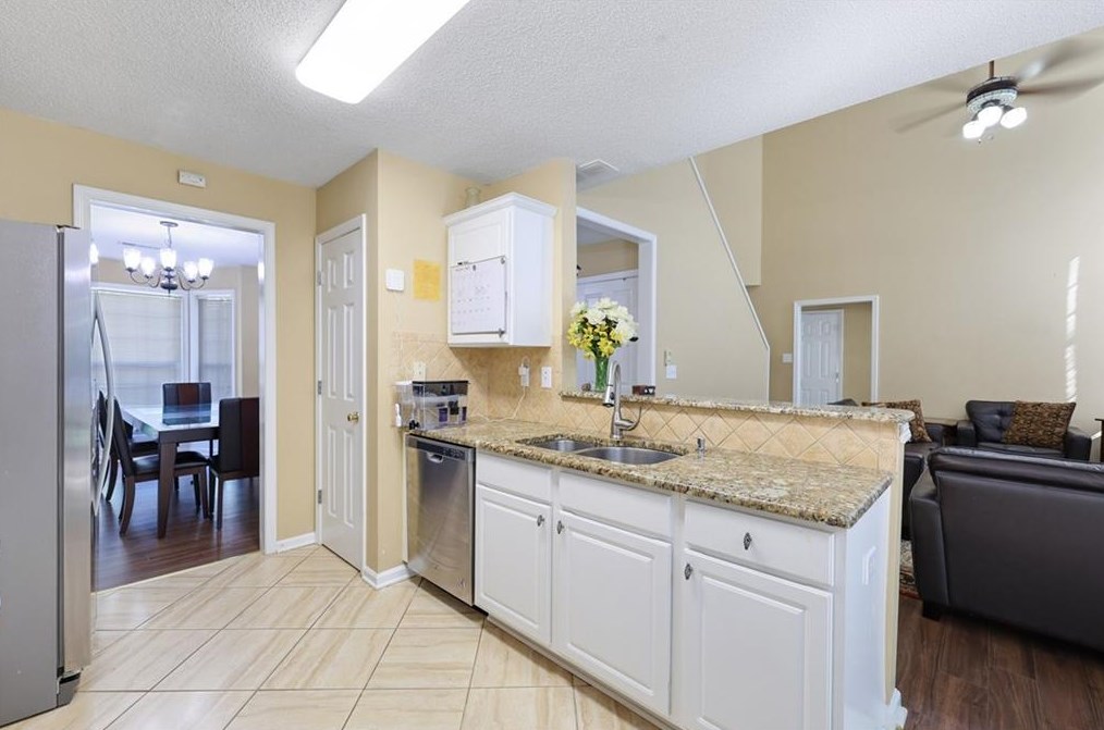 550 Arncliffe Ct, Alpharetta GA  30005-8994 exterior