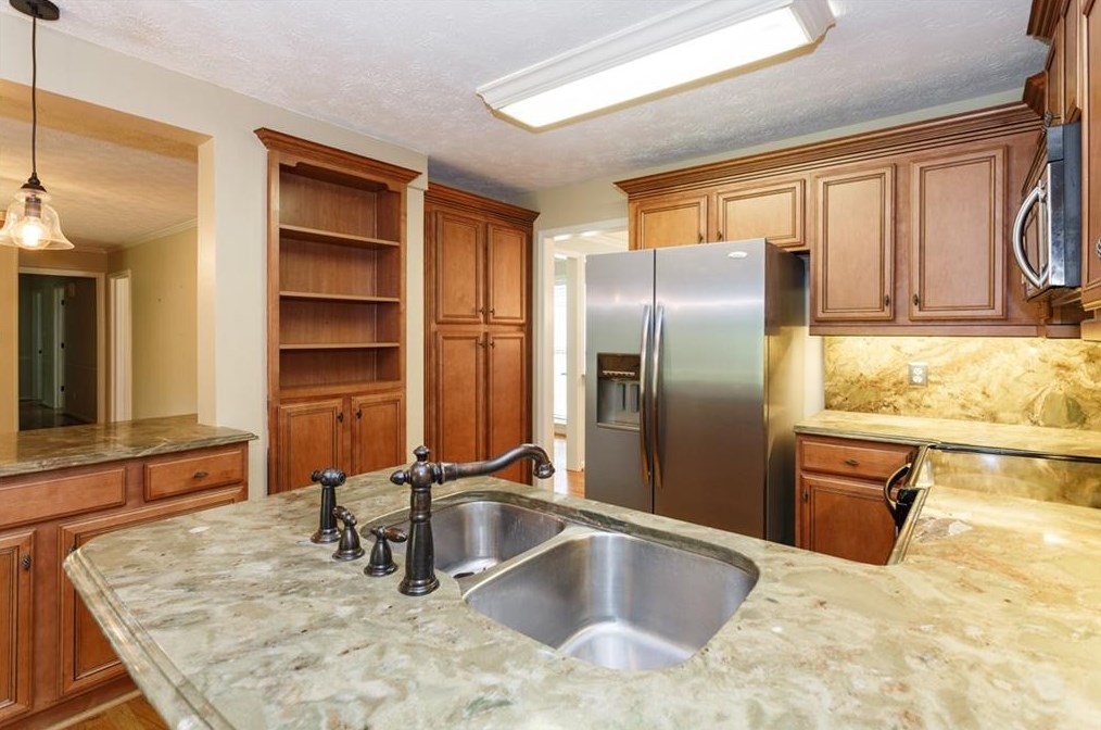 537 Rollingwood Dr, Stone Mountain GA  30087-2738 exterior