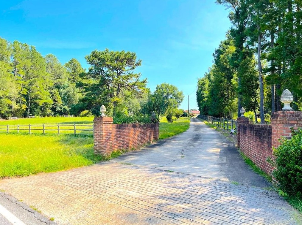 1134 Oak Grove Rd, Athens, GA 30607-1838